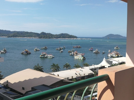 Muebles diferentes, tabla de planchar con plancha y wifi gratis