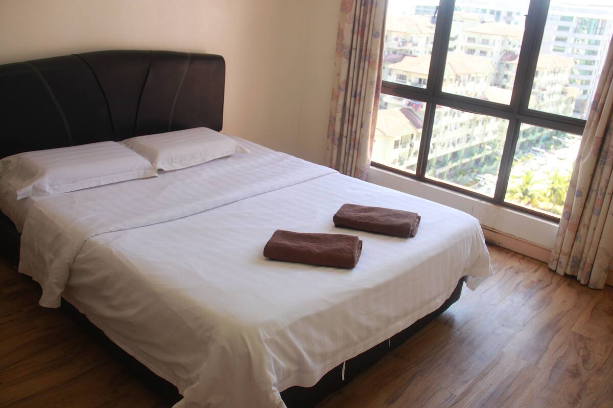Apartemen, 3 kamar tidur (8 pax) | Setrika/meja setrika dan Wi-Fi gratis
