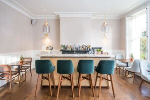 Bar (on property) - The Roseate Villa Bath (Bath)