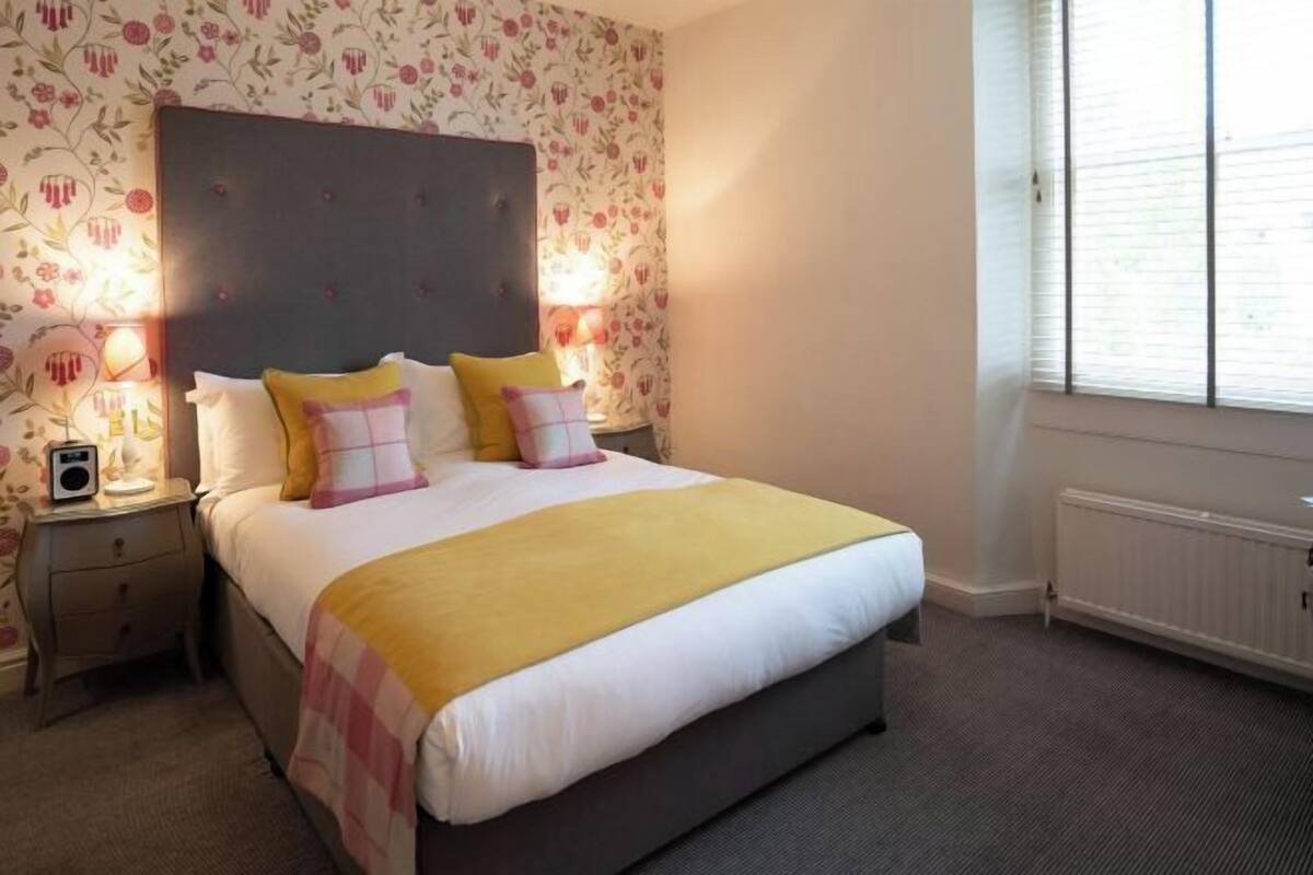 Desk, iron/ironing board (on request), WiFi (free), bed sheets