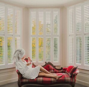 Flat-screen TV - The Roseate Villa Bath (Bath)