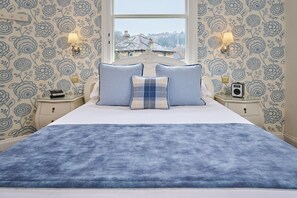 Desk, iron/ironing board, free WiFi, bed sheets - The Roseate Villa Bath (Bath)