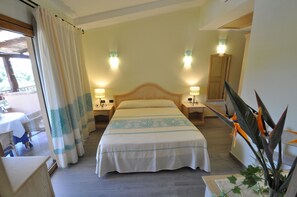 Dobbeltrom – deluxe | Sengetøy av topp kvalitet, senger med Select Comfort-madrass og minibar