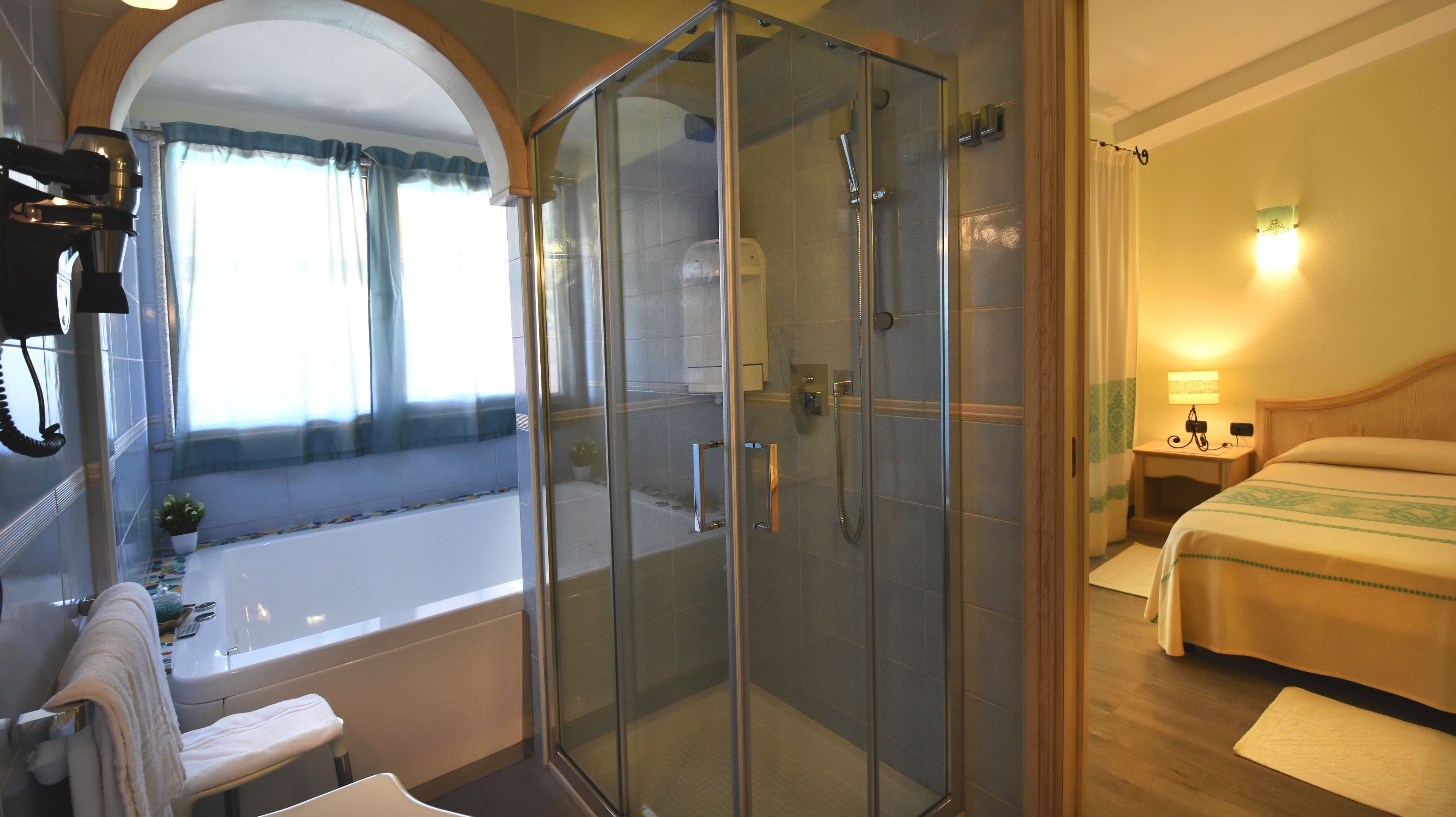 deluxe double room | bathroom | shower, free toiletries, hair dryer, towels