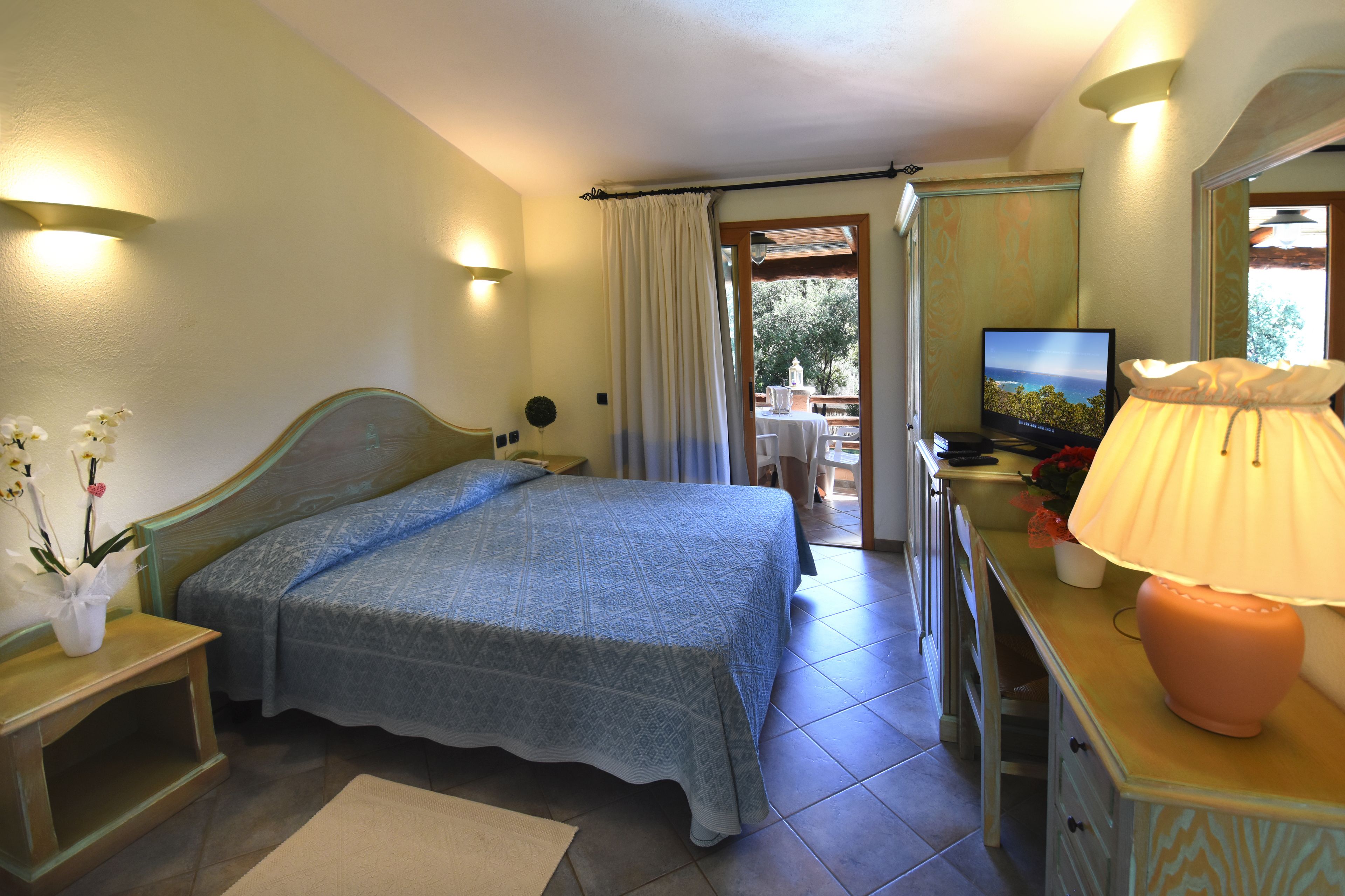 premium bedding, select comfort beds, minibar, in-room safe