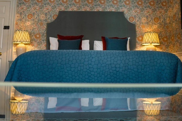 Family Room (2 adults and 3 children) | Peralatan tempat tidur premium, meja, ruang kerja komputer riba