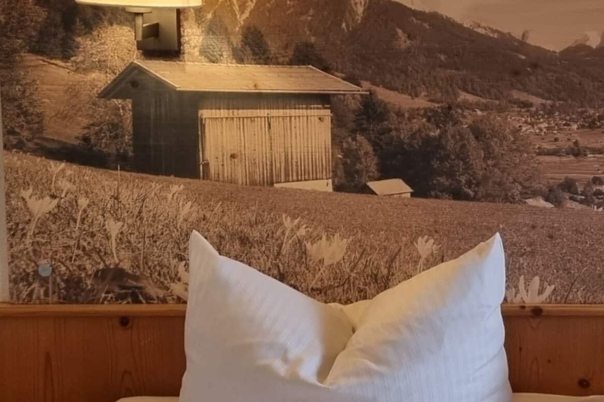 standard double room | in-room safe, desk, free wifi