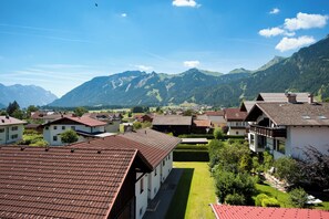 Chambre supérieure double, balcon, vue sur la montagne | Vue de la chambre