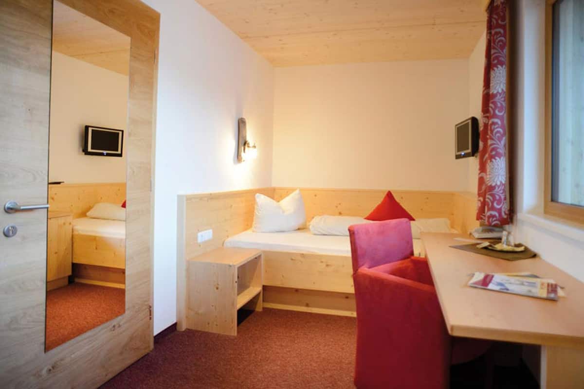 Single Room | In-room safe, desk, free WiFi