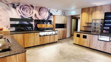 Sudah termasuk sarapan ala kontinental setiap hari