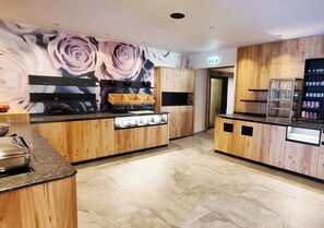 Free daily continental breakfast - Hotel Goldene Rose (Lechaschau)