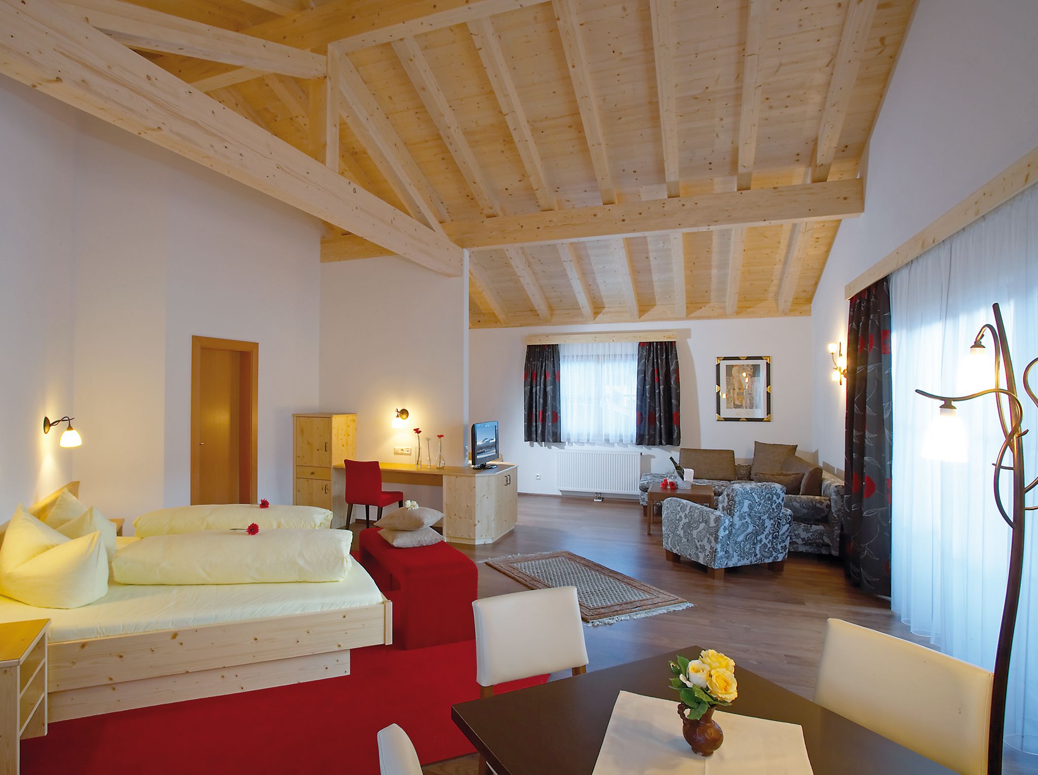 suite, balcony, mountain view | in-room safe, desk, free wifi