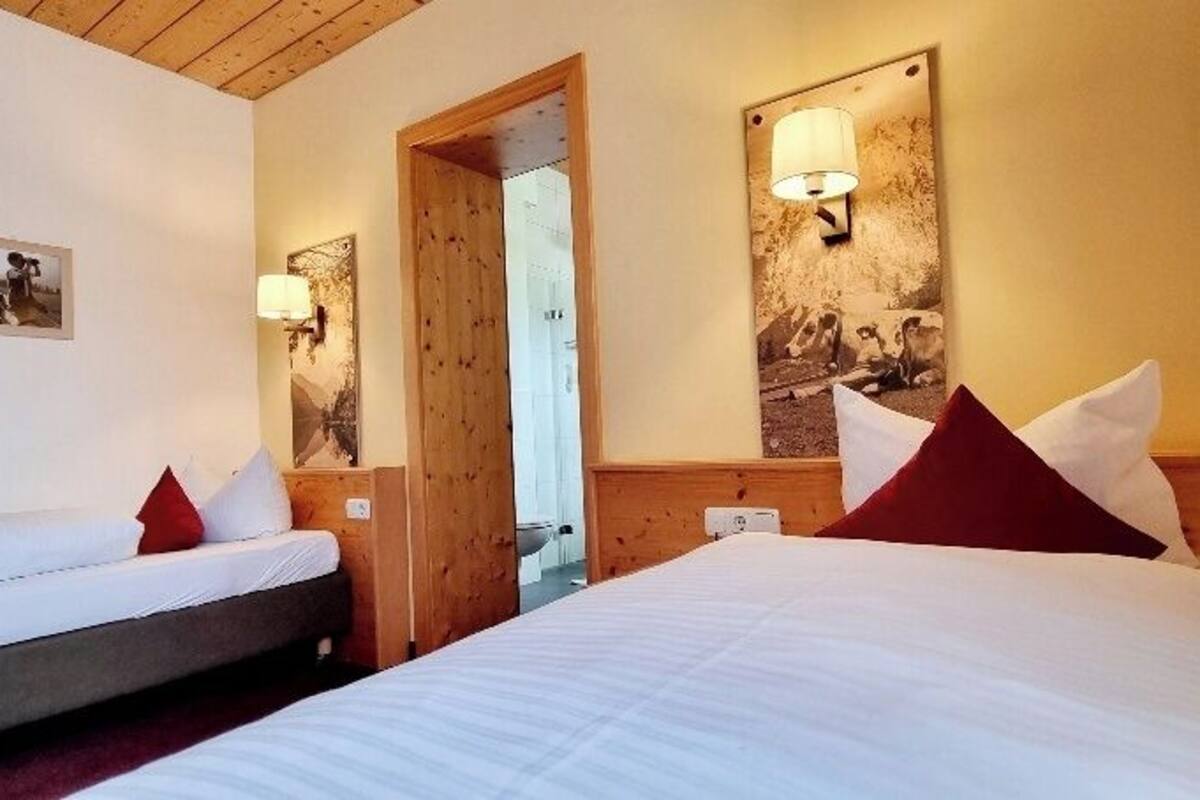 Single Room | In-room safe, desk, free WiFi