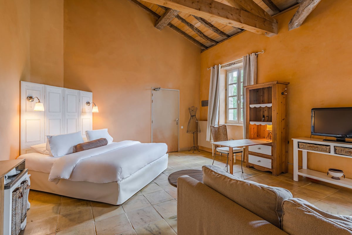 Junior Suite | Pillowtop beds, iron/ironing board (on request), WiFi (free)
