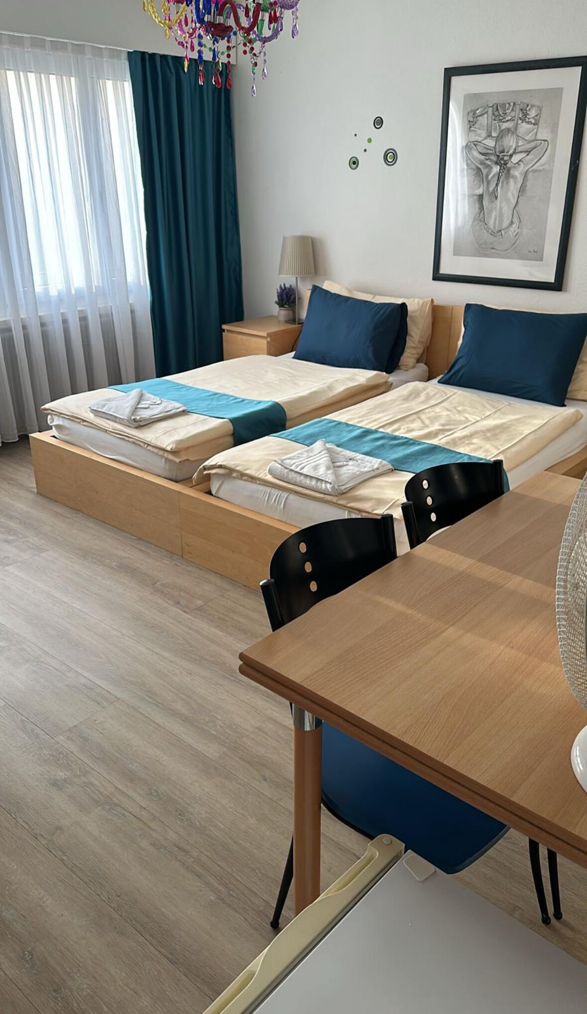 Chambre Double | Bureau, fer et planche à repasser, Wi-Fi gratuit, draps fournis