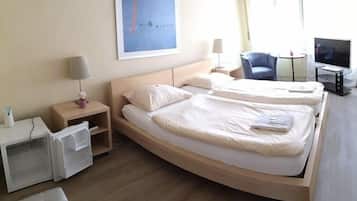Double Room | Desk, iron/ironing board, free WiFi, bed sheets