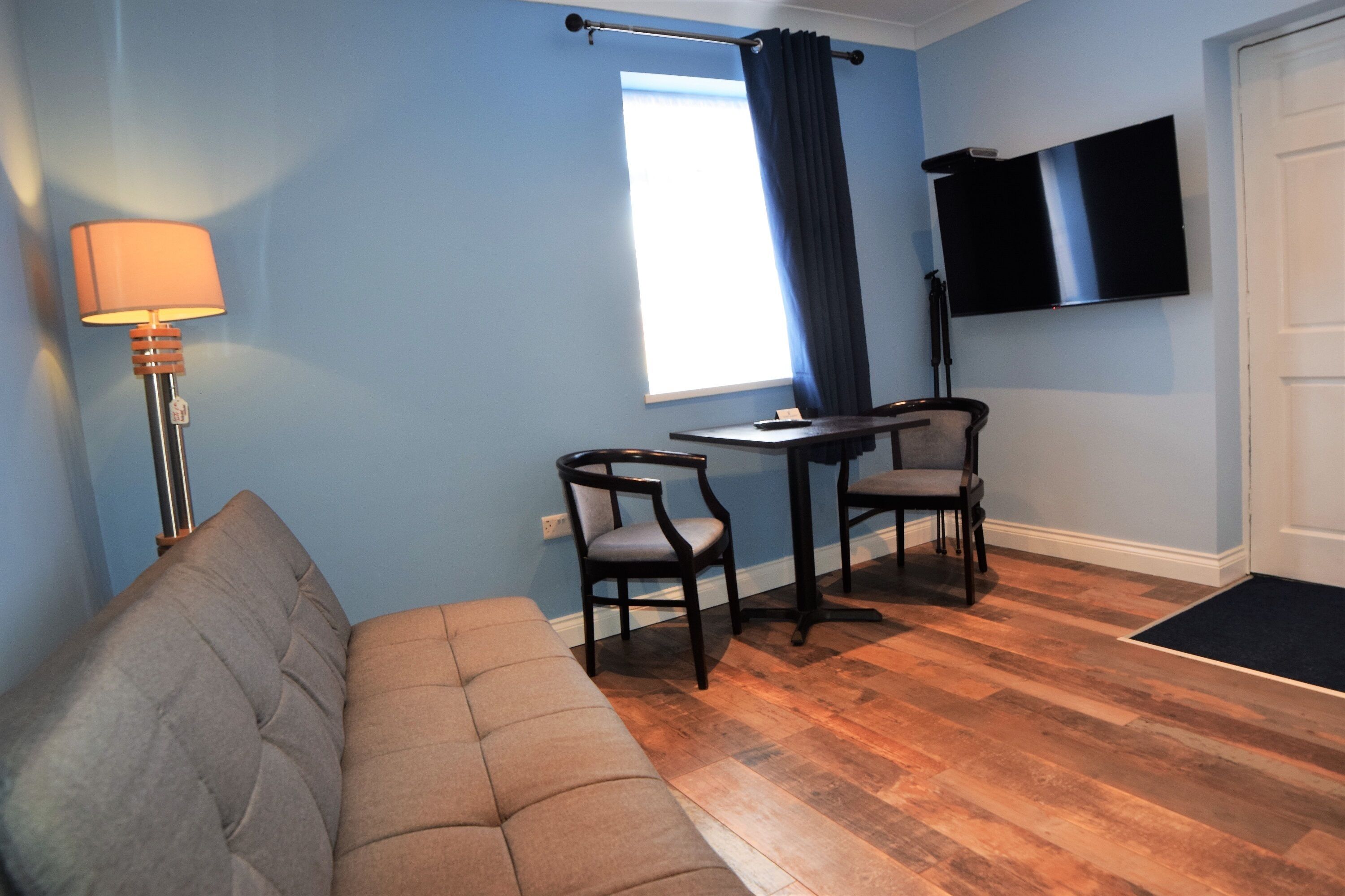 ground floor suite with spa bath | living area