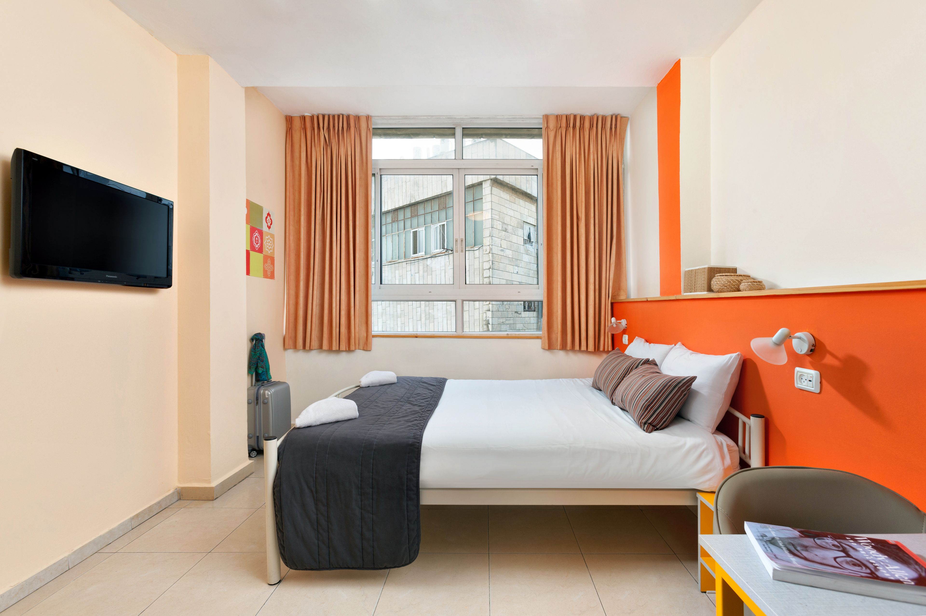 Habitación superior con 1 cama doble o 2 individuales, baño privado | Cortinas opacas, wifi gratis, ropa de cama