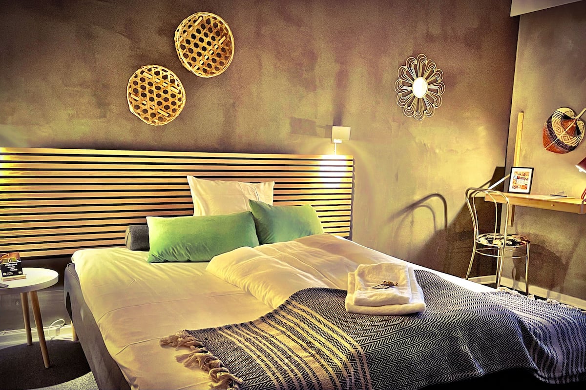 1 bedroom, premium bedding, soundproofing, iron/ironing board