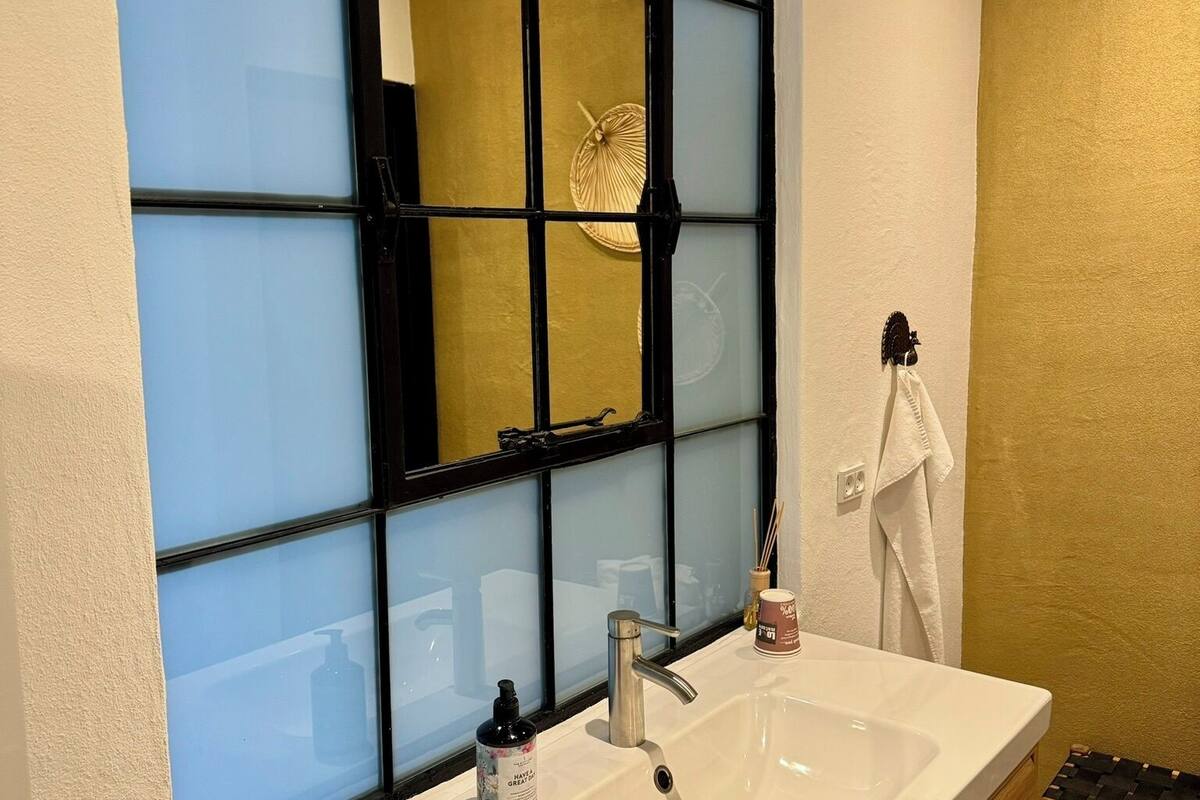 superior apartment, 3 bedrooms, kitchen, harbour view | bathroom | shower, eco-friendly toiletries, hair dryer, towels