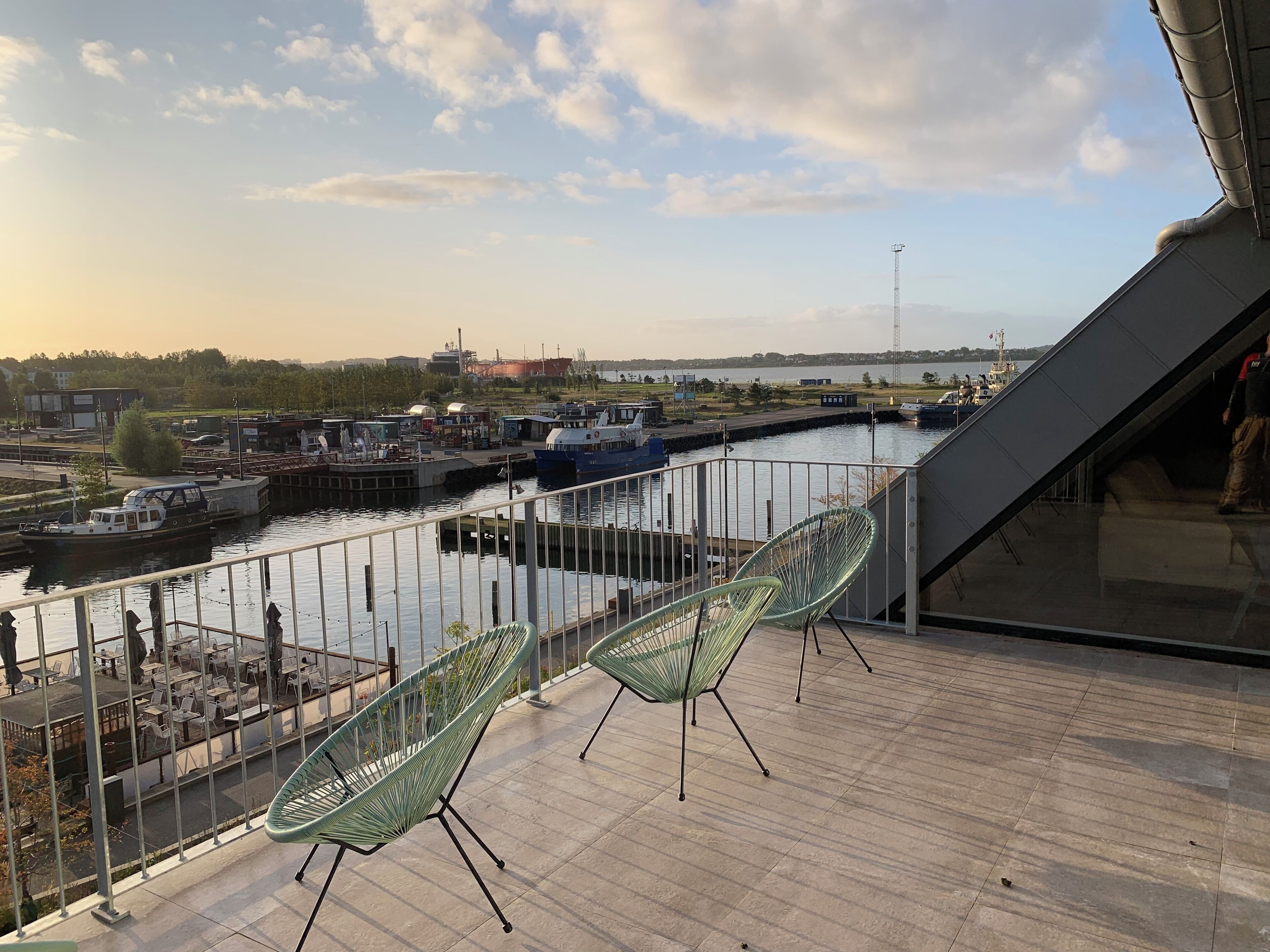 Panorama-suite - balkon | Premium-sengetøj, lydisolering, strygejern/strygebræt