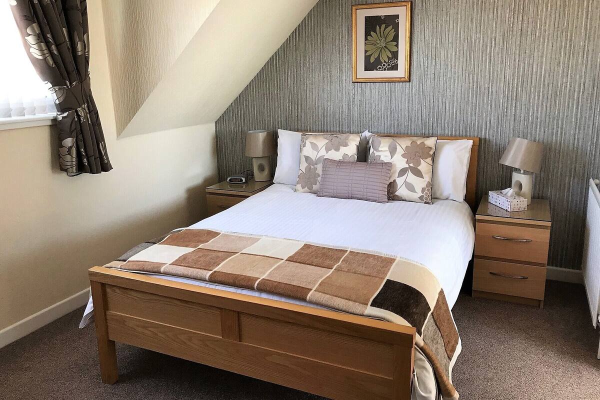 Double or Twin Room, Sea View | Premium bedding, iron/ironing board, free WiFi, bed sheets