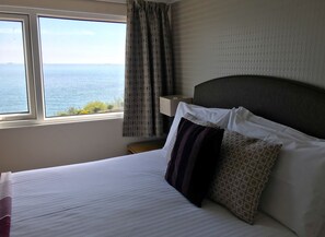 Double Room, Sea View | Premium bedding, iron/ironing board, free WiFi, bed sheets