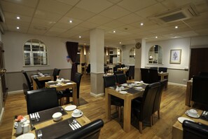 Interior - Oliver Cromwell Hotel (March)