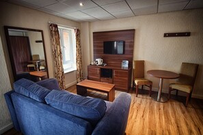 25-inch TV with cable channels - Oliver Cromwell Hotel (March)