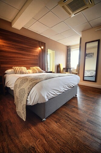 Oliver Cromwell Hotel