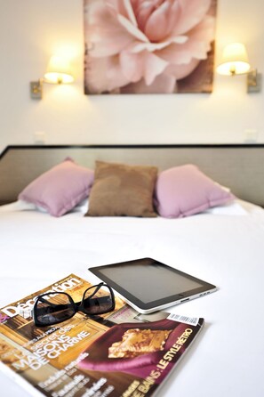 Desk, blackout drapes, soundproofing, cribs/infant beds - Amadour Hôtel (Rocamadour)