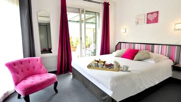 Habitación doble, Terraza | Escritorio, cortinas blackout, insonorización y cunas