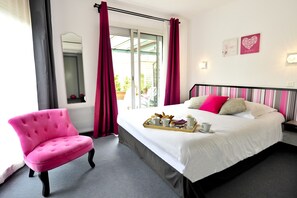 Double Room, Terrace | Desk, blackout drapes, soundproofing, cribs/infant beds - Amadour Hôtel (Rocamadour)