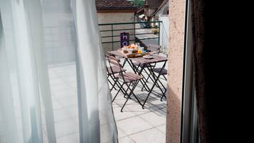 Habitación triple familiar, Terraza | Terraza o patio