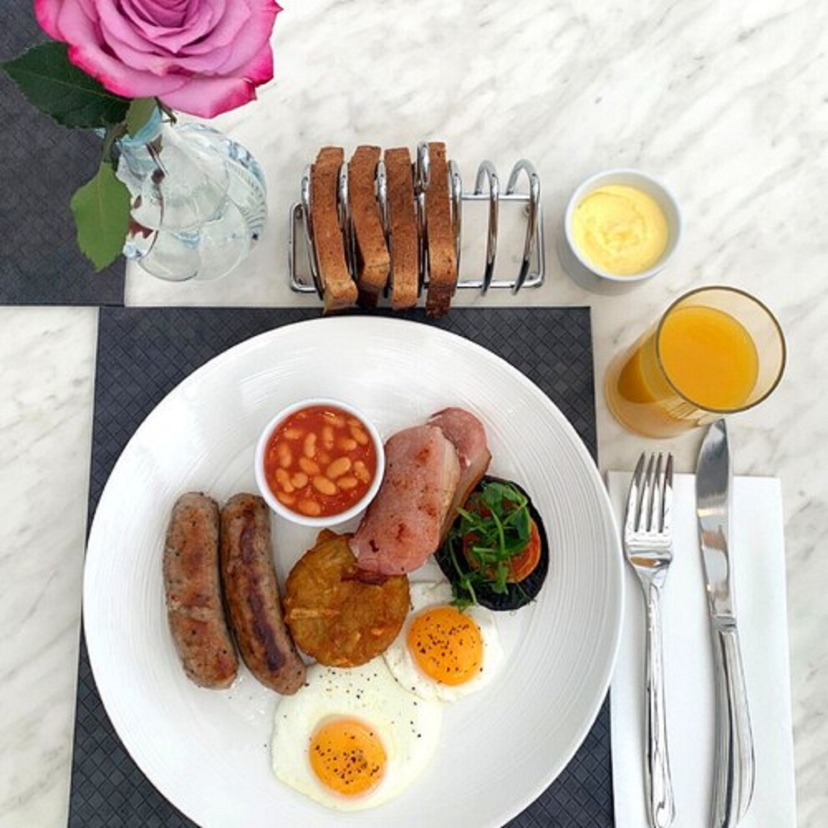 daily cooked-to-order breakfast (gbp 14.00 per person)