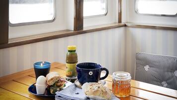 Free daily continental breakfast