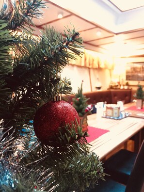 Free daily continental breakfast - Hotel M/S Monika (Stockholm)