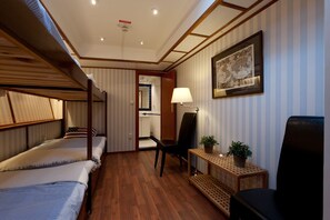 Quadruple Room | In-room safe, individually decorated, individually furnished - Hotel M/S Monika (Stockholm)