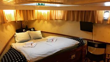 Deluxe Double Room | In-room safe, individually decorated, individually furnished