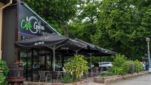 Breakfast served, French cuisine, al fresco dining