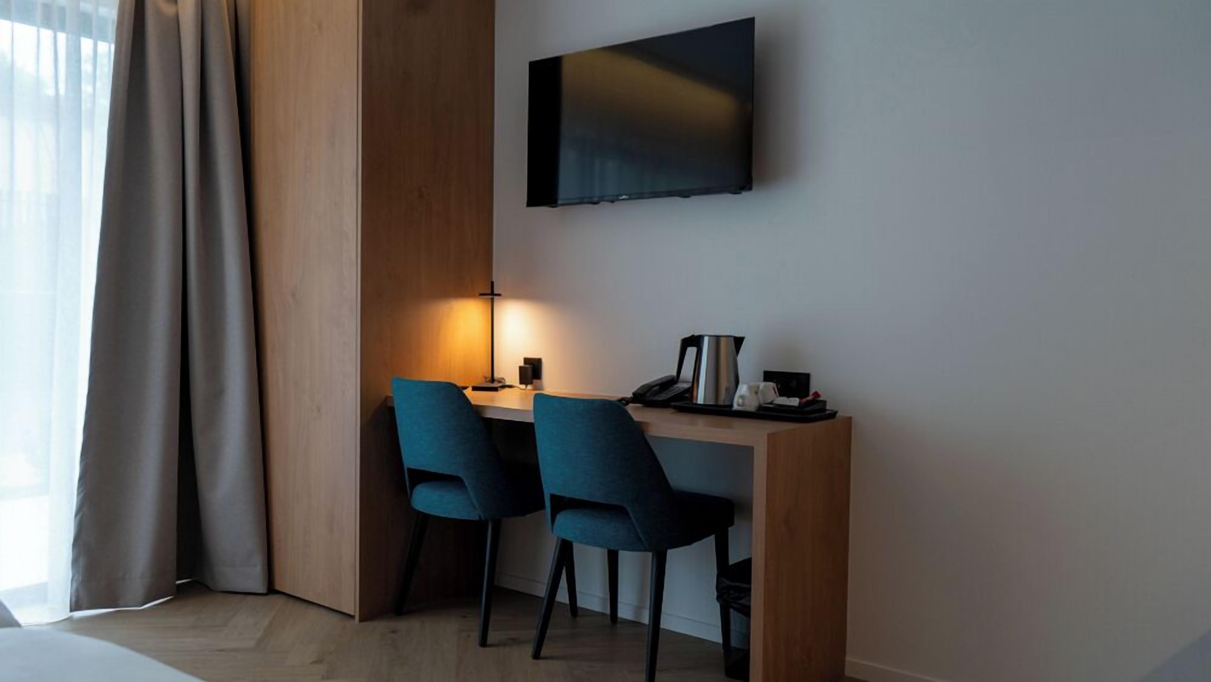 Free WiFi, bed sheets, wheelchair access