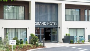 Front of property - Brit Hotel Grand Hotel Munster (Munster)