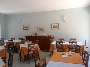 Desayuno buffet todos los días (con cargo)