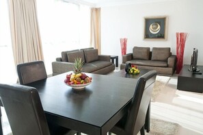 Deluxe Apartment, 2 Bedrooms | In-room dining