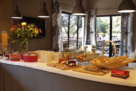 Daily buffet breakfast (EUR 16 per person)
