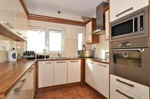 Electric kettle - Lynfield Guest House (Galway)