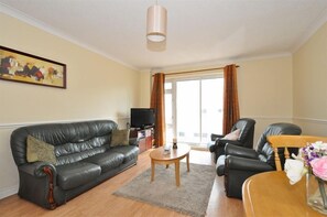 Flat-screen TV - Lynfield Guest House (Galway)