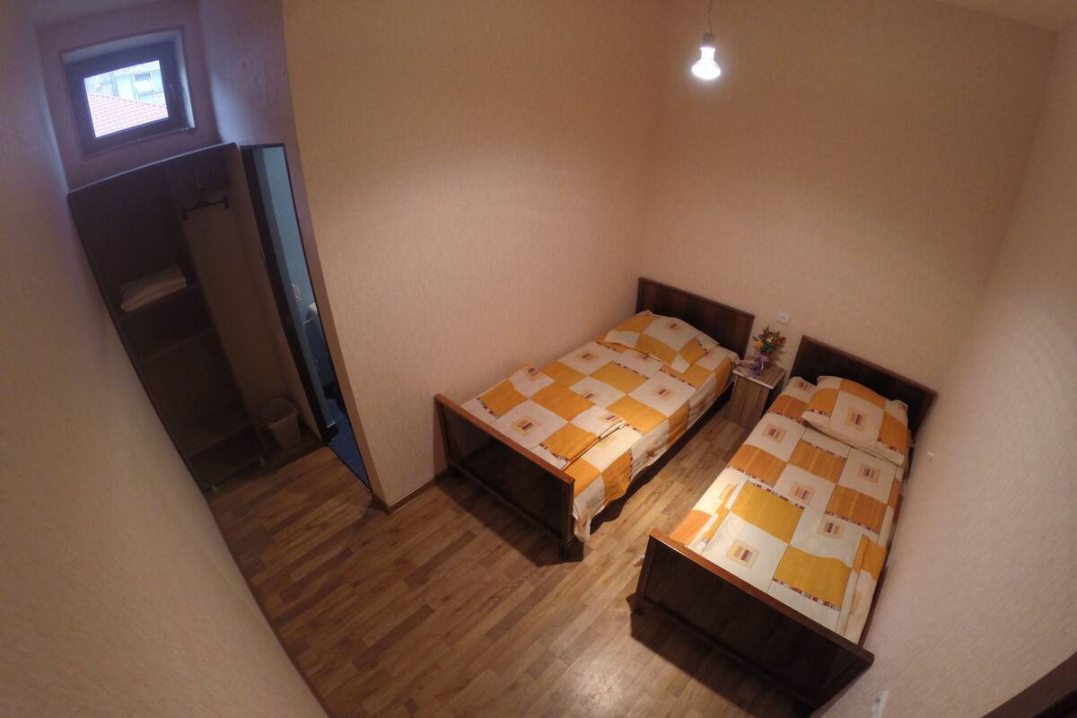 遮光窗簾/窗簾、隔音、摺床/加床 (收費)、免費 Wi-Fi