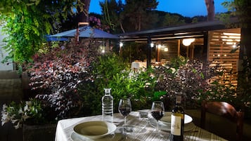 2 restaurants, breakfast, lunch, dinner served; Regional cuisine