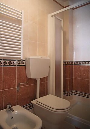 Shower, free toiletries, hair dryer, bidet - Aquavenice (Venice)